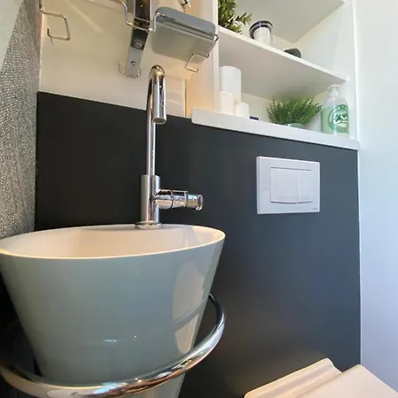 Le Manoir Des Reves: Serene Comfort Near Clinique D'europe Apartment *